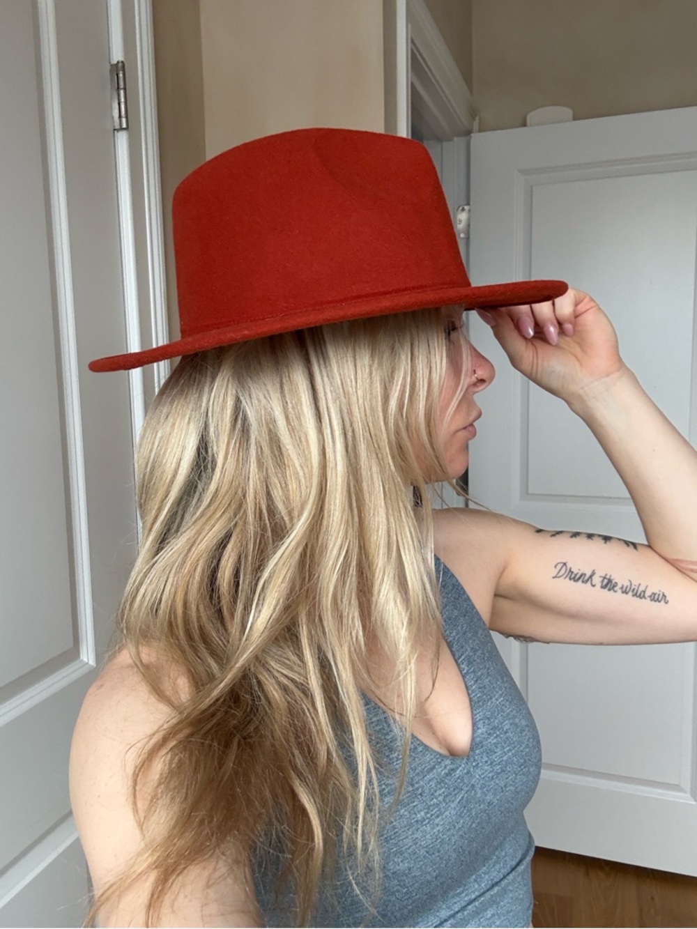 Womens Wide-Brim Felt Hat in Rust Orange - Red Fashion Accessory